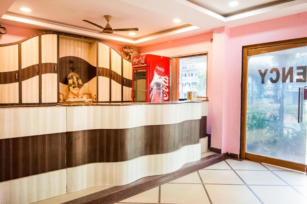 Oyo 62964 Hotel Vandana Grand Nellore Eksteriør bilde