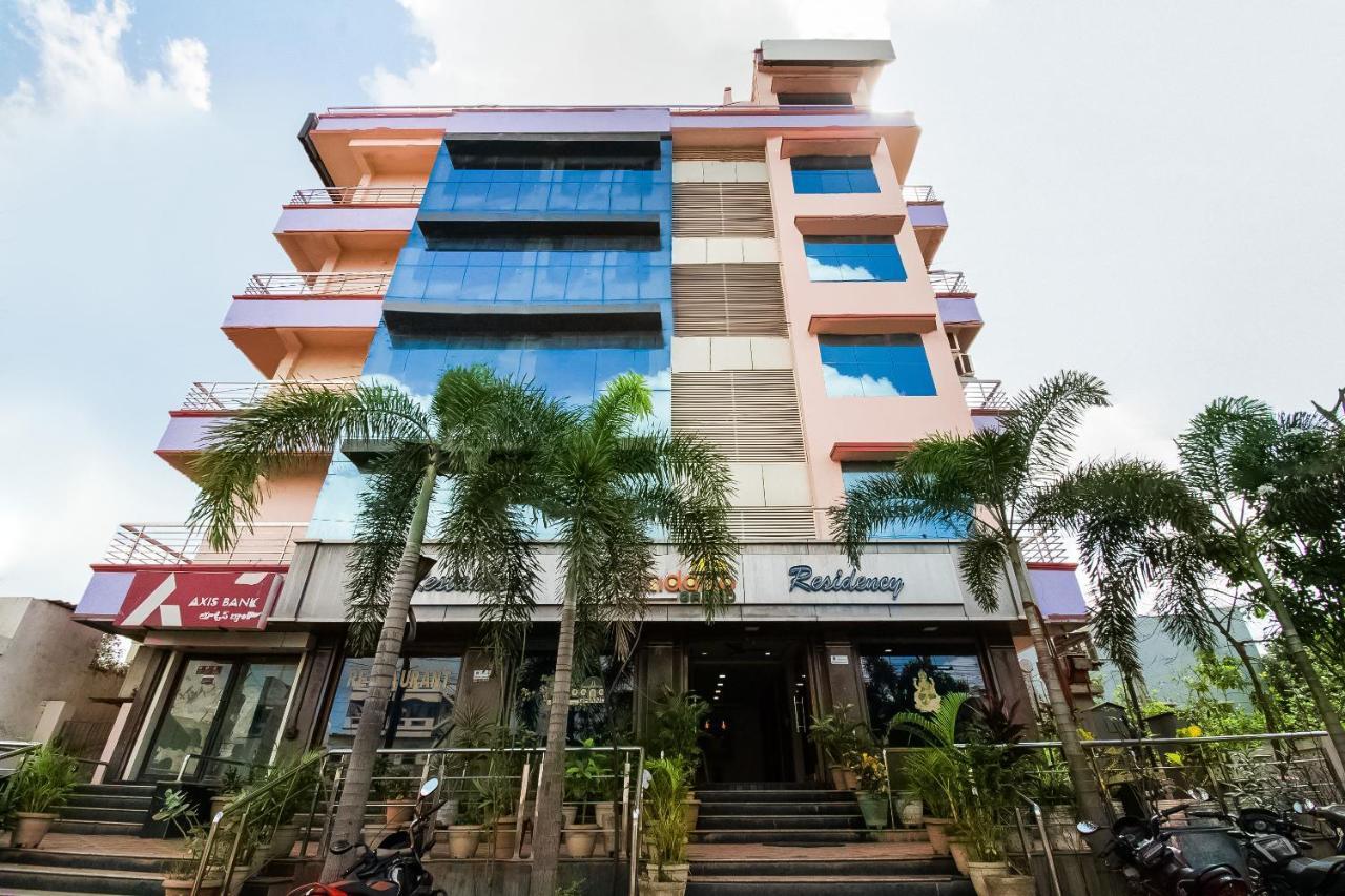 Oyo 62964 Hotel Vandana Grand Nellore Eksteriør bilde