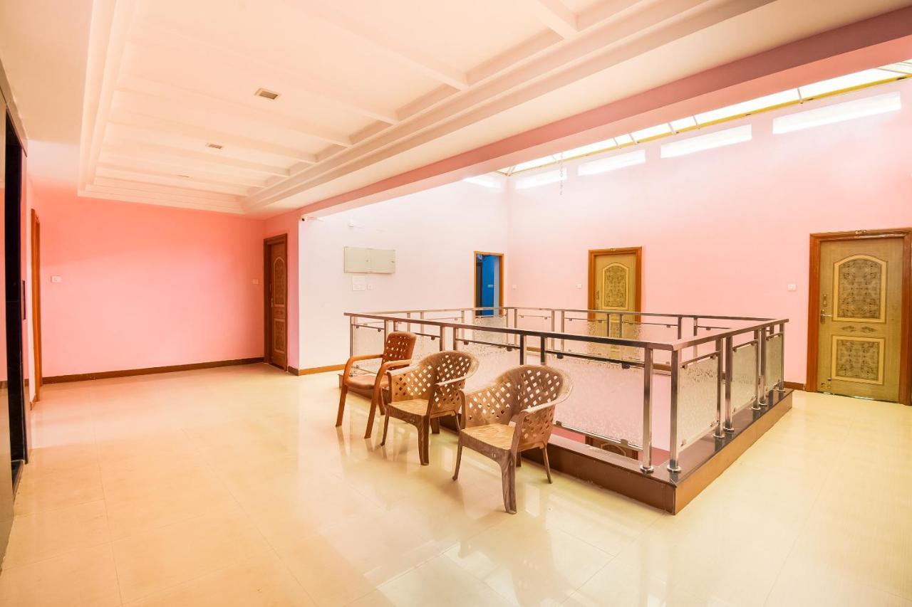 Oyo 62964 Hotel Vandana Grand Nellore Eksteriør bilde